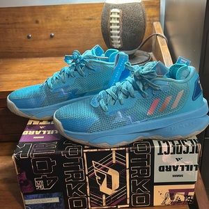 ADIDAS Dame 8 J D.O.L.L.A. Unisex Sneakers Size 4